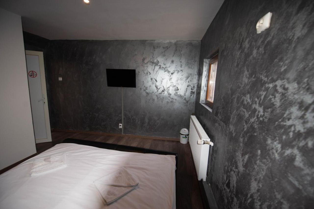 Vila Estera Therme 발로테슈티 외부 사진